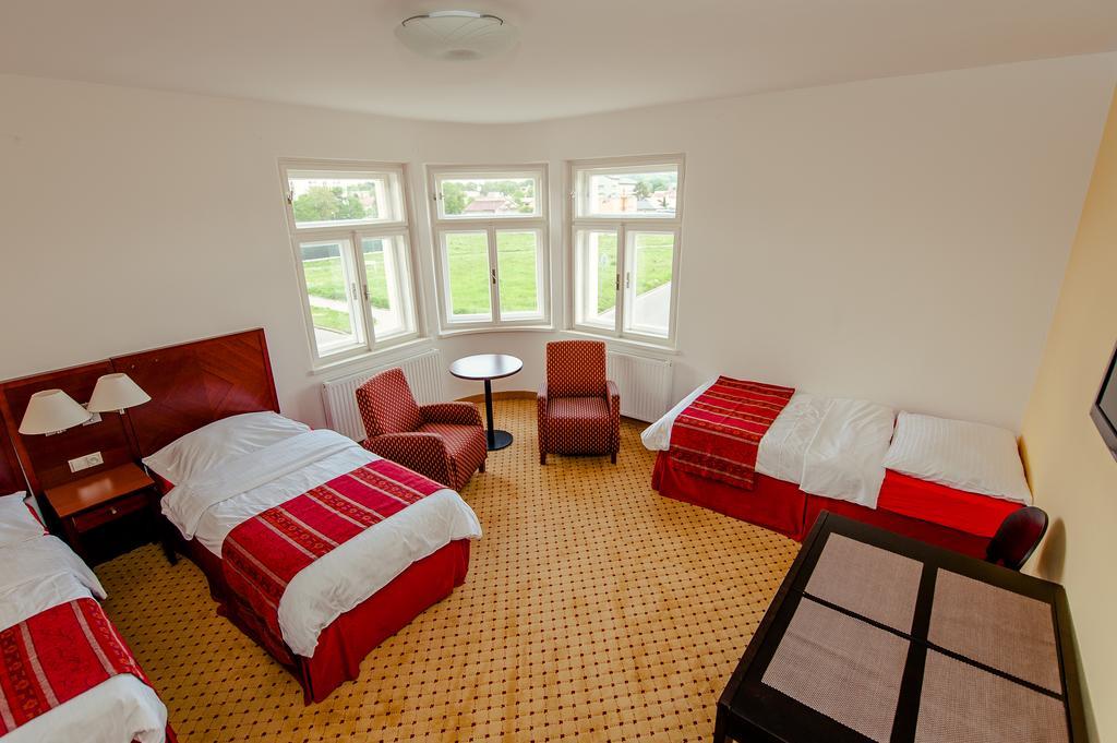 Penzion Karolinka Hotel Kroměříž Kültér fotó